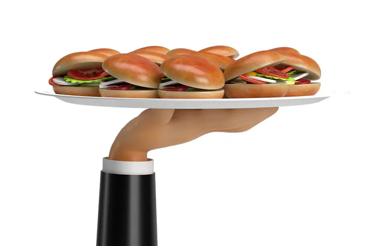 Illustration 3D d'une main de serveur tenant un plateau garni de mini-sandwiches multicolores, livrés à l'Axis Parc